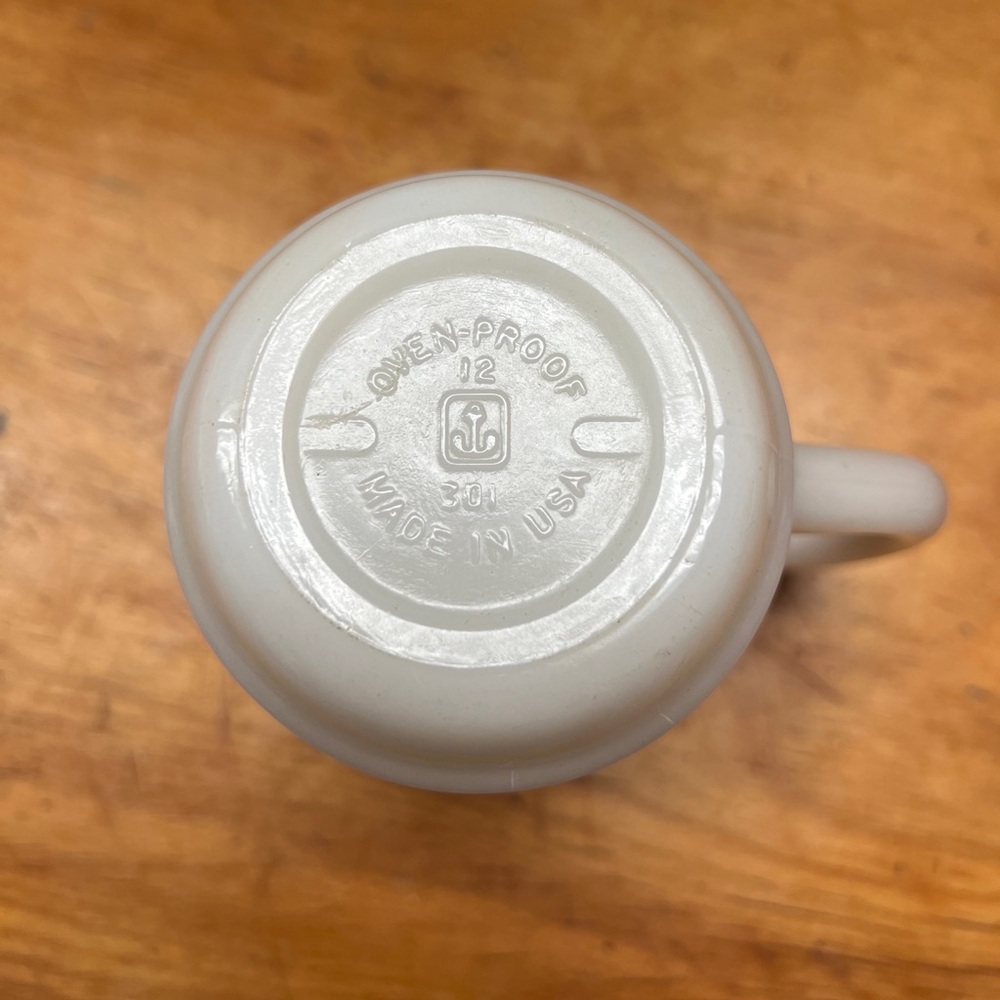 Vintage Snoopy "The People's Choice" Milk Glass Mug - Picture 3 of 3
